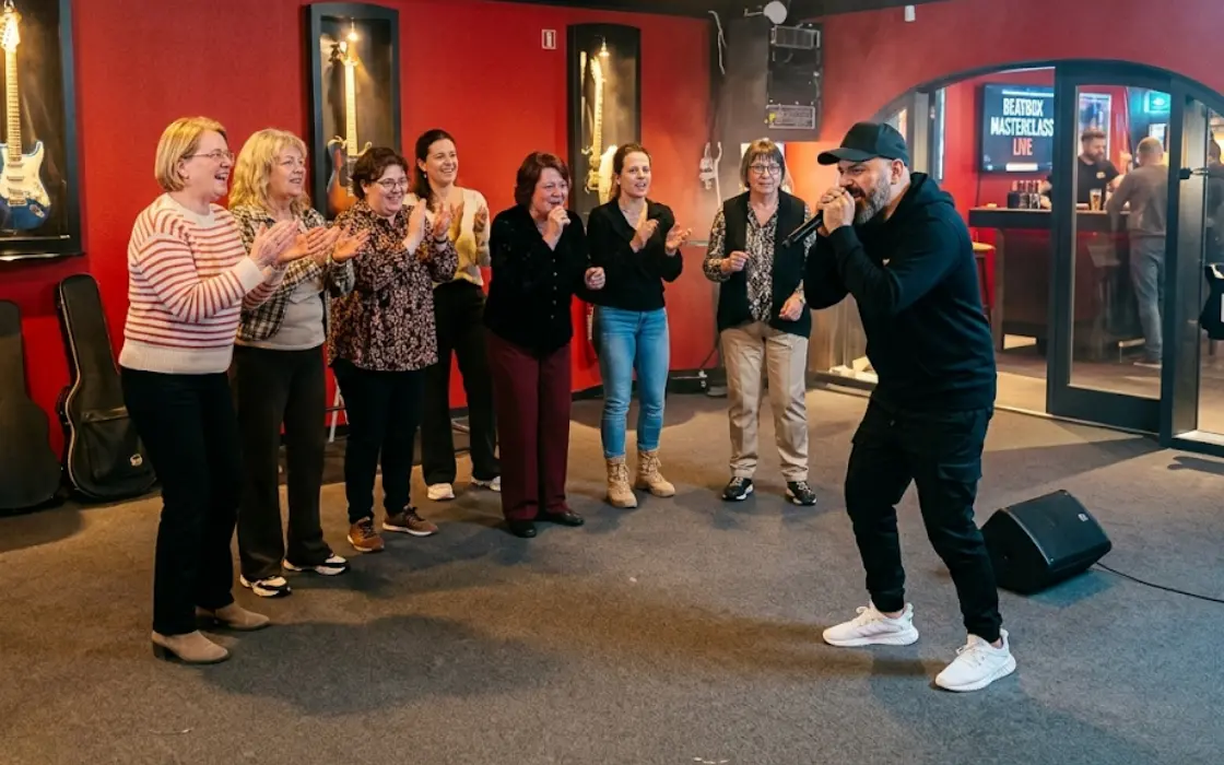 Team beatboxen samen bij Human Beatbox workshop