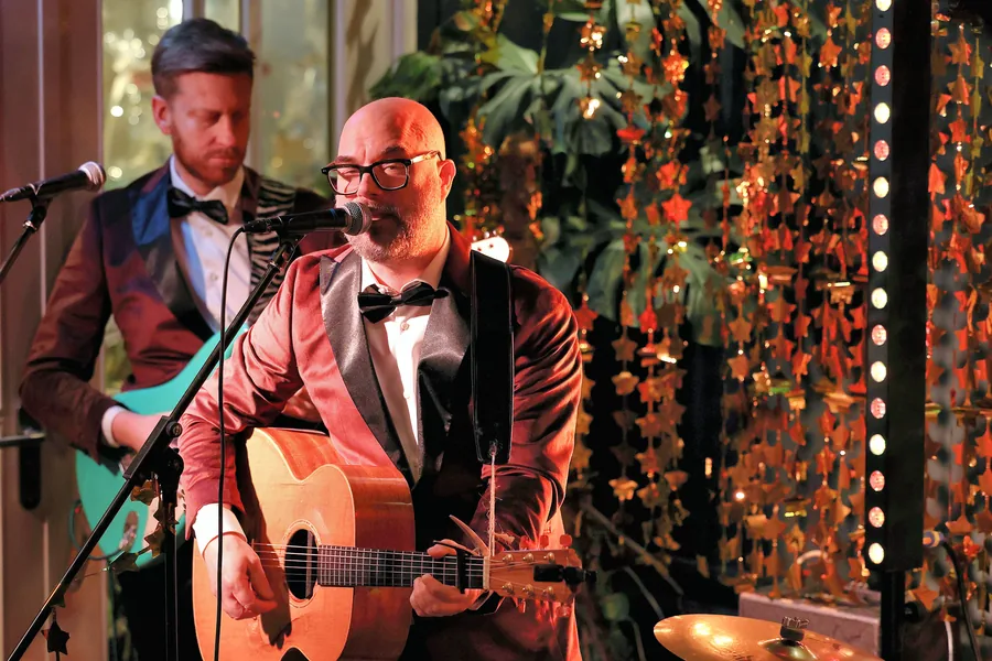 Liveband op locatie bij Live Muziekquiz bedrijfsuitje
