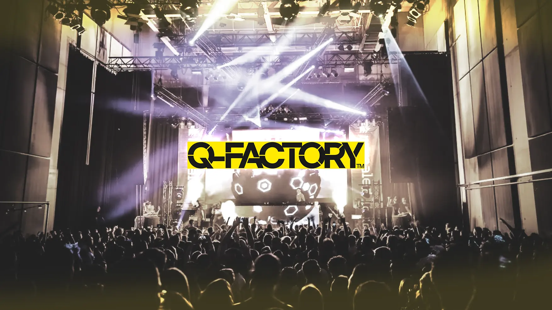 Poppodiumzaal van Q-Factory in Amsterdam-Oost, locatie voor een muzikaal teamuitje