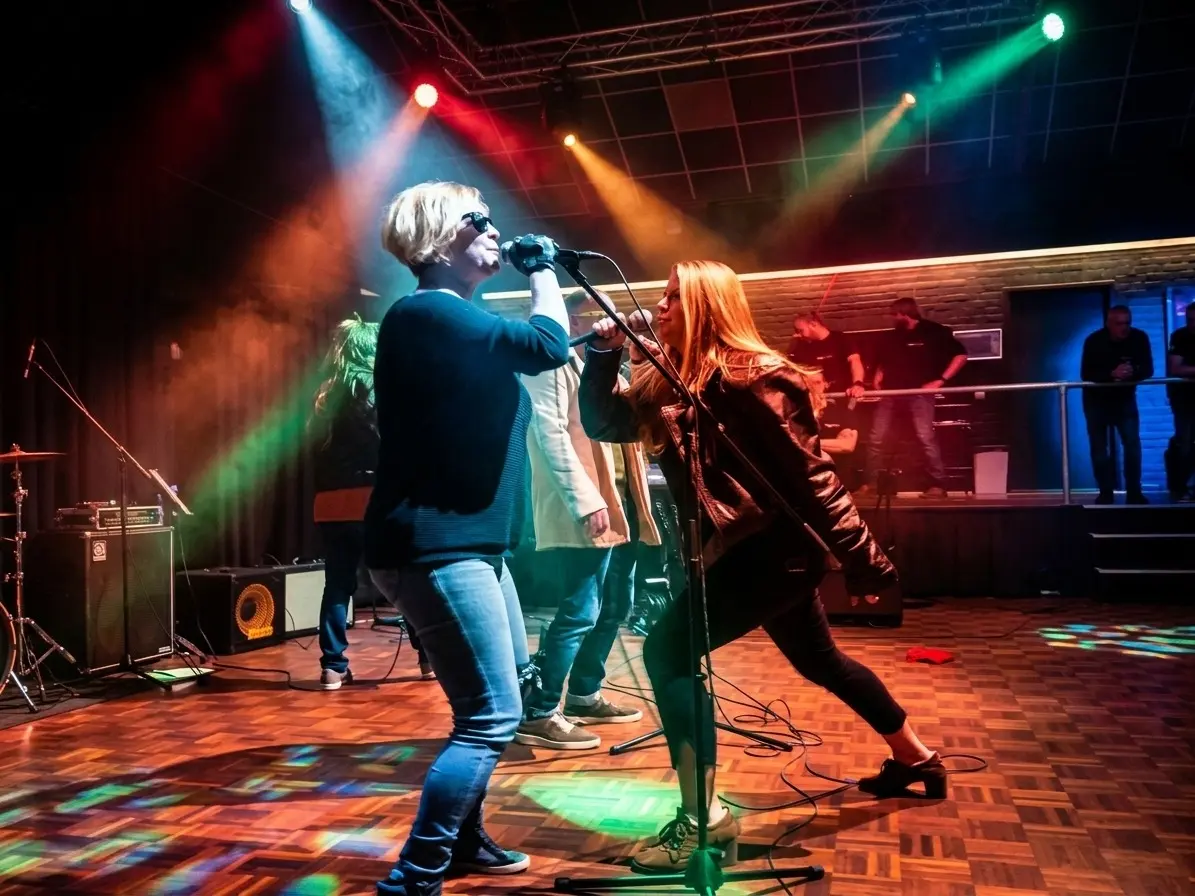 Team zingt samen bij de Vocal Boost workshop