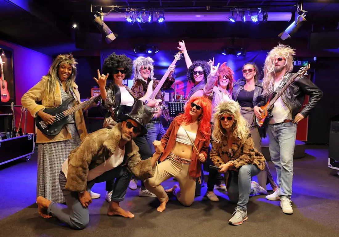 vrijgezellenfeest-muziek-groep-performance-teambanding