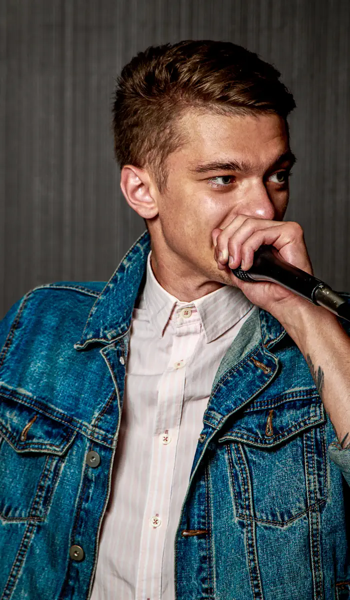 jongeman is aan het beatboxen tijdens de beatbox workshop van teambanding